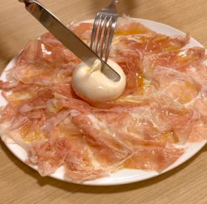 【Antipast】生ハムとブラータチーズ