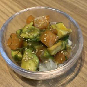 【逸品】鬼のサーモンポキ