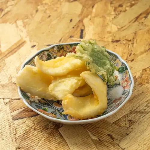 【衣の食感と季節の旨味】旬素材をサクッと揚げた天ぷら