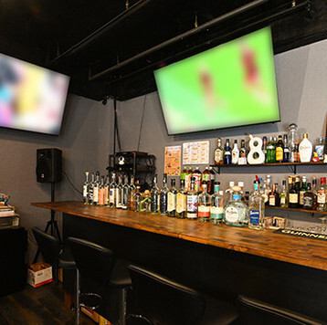 少人数でご利用いただける個別感ある席も豊富。カウンター席ではスタッフとの距離が近く、特別感のあるやりとりも人気◎テーブル席は居心地に配慮した並びで、仲間やカップルでも気兼ねなく寛げます♪細部まで計算された快適な空間が魅力。