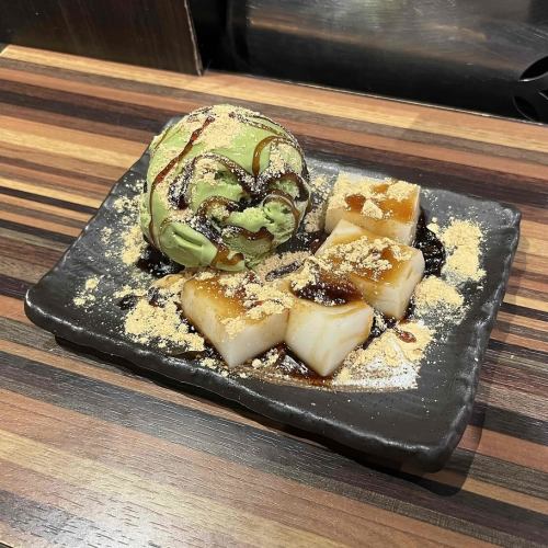 あべかわ餅と抹茶アイスの黒蜜きな粉