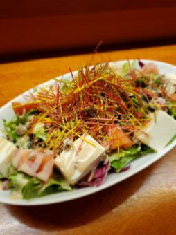 京豆腐と湯葉のパリパリサラダ