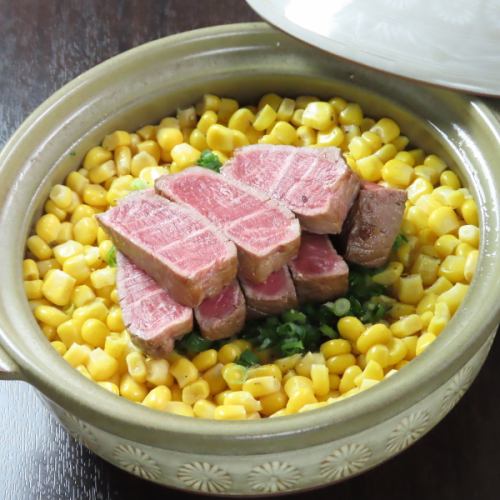 A secretly popular menu item, ``Tenderloin Steak and Corn Rice in a Clay Pot'', is a dish where you can enjoy a slightly different, exquisite flavor and sweetness at the same time.