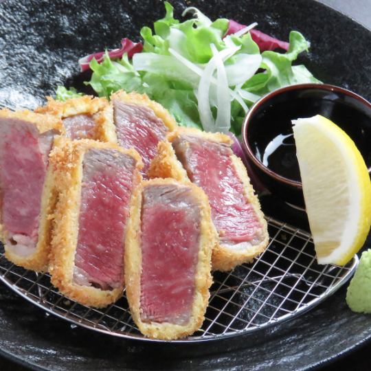 ``Incredibly soft! Rare fillet cutlet'' is thick and filling, and one bite will fill you with happiness.