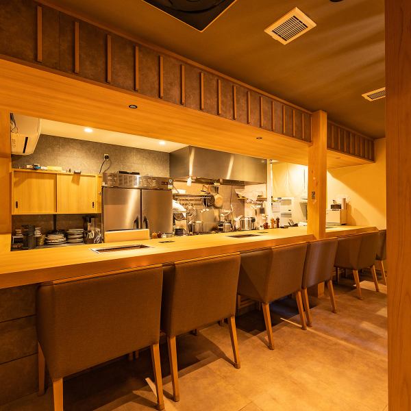 [Renovated and relocated to Gosho Minami] About 7 minutes walk from Exit 5 of Marutamachi Station on the Municipal Subway Karasuma Line.Located in a quiet residential area, our restaurant has counter seats on the first floor with a view of the kitchen.The seats are spaced apart so you can enjoy your meal in a relaxed manner.