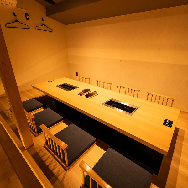 [Relaxing with a sunken kotatsu] We have a sunken kotatsu seat on the second floor.Each seat can be partitioned and used like a semi-private room.Please spend your special time in a relaxing space with the warmth of wood grain.
