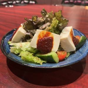 豆腐ヤンニョムごまドレサラダ