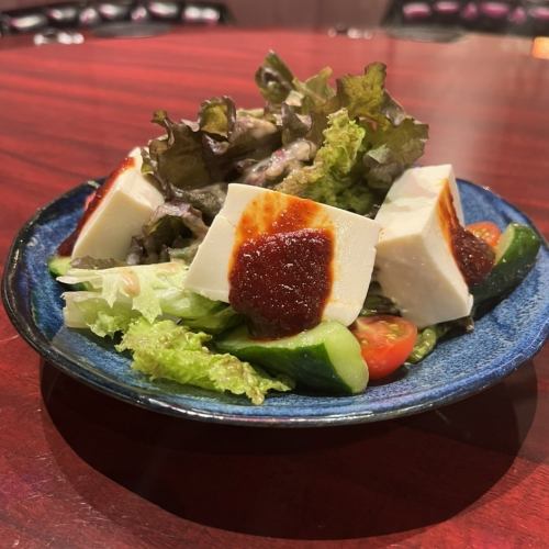 豆腐ヤンニョムごまドレサラダ