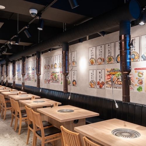 木の温もりとモダンな内装◎本場の空気漂う大人の隠れ家