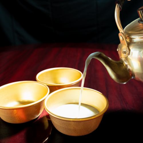 仲間とシェアして飲むには、韓国伝統のこちらを是非!