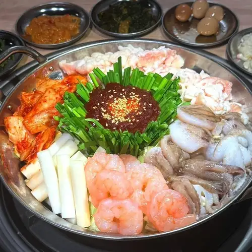 当店自慢の韓国料理が楽しめる飲み放題付きコースをご用意しております★