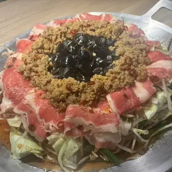 [Food only] Signature "Red Stewed Meat" and 8 kinds of Korean side dishes (banchan) set: 4000 yen