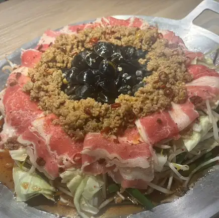 【僅限食物】招牌「紅燒肉」及8種韓式小菜（banchan）套餐：4000日元