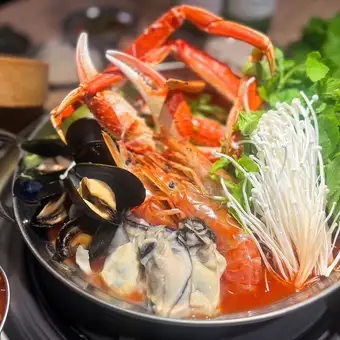 [Celebrate your year-end party in style!] Enjoy a luxurious 11-course Korean meal including crab hot pot, bossam, and bulgogi for 6000 yen.