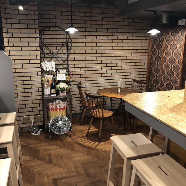 When I noticed, all the people in the shop became friends and were laughing while enjoying food and sake.We opened our store in the hope that it would be such a comfortable place.Please feel free to ask the owner if you have any dishes or liquor you are interested in!