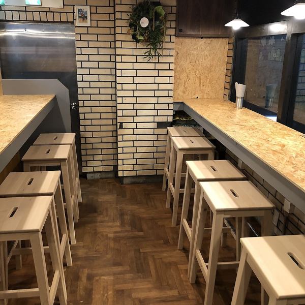 Our counter is the main seat.It is the best place to have a good conversation with friends, couples, couples, etc. with delicious food and sake.Of course, we also welcome banquets with a large number of people.(Please contact us in advance)