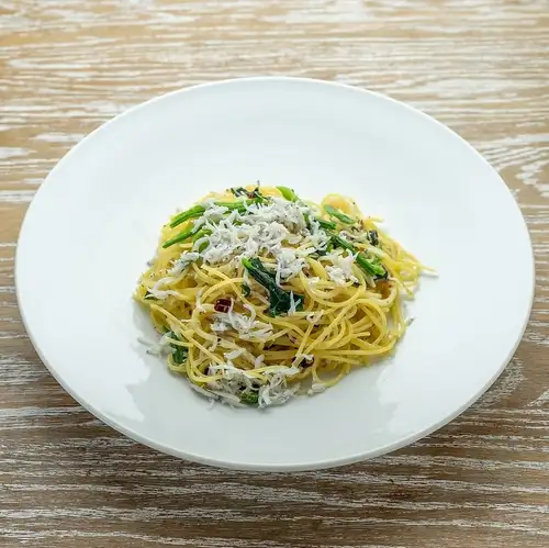 釜揚げしらすとほうれん草のペペロンチーノ