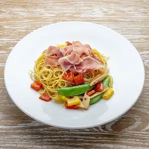 季節野菜と生ハムのペペロンチーノ