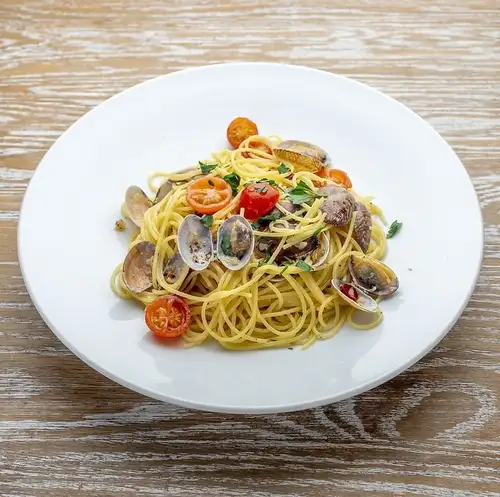 あさりとトマトのオイルパスタ