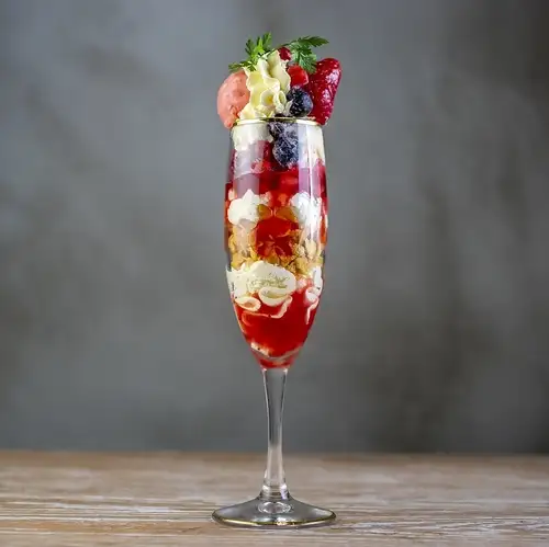 ストロベリーパフェ