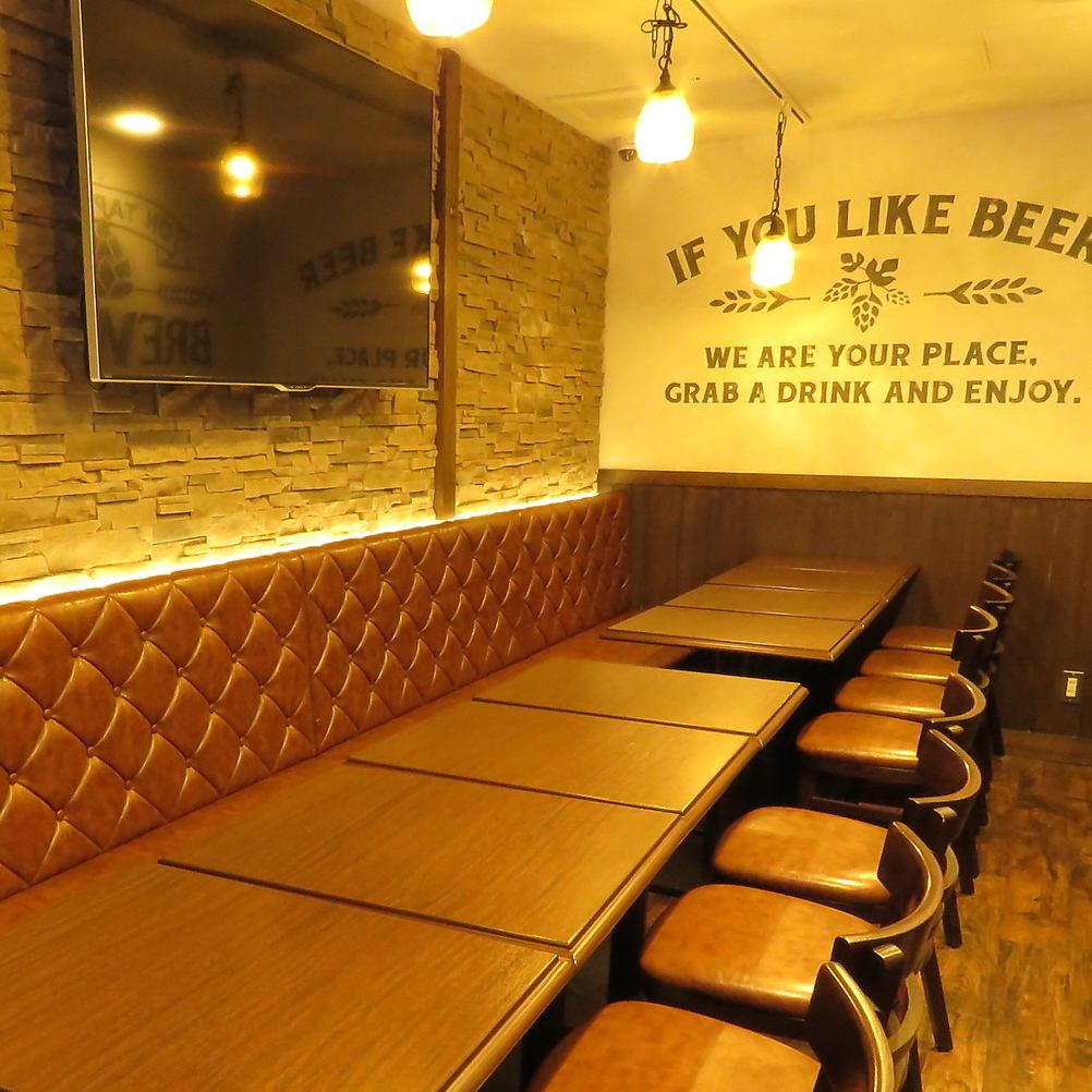 最多可容纳20人。我们还提供适合大型聚会的包间。此外,还提供2小时无限畅饮套餐。