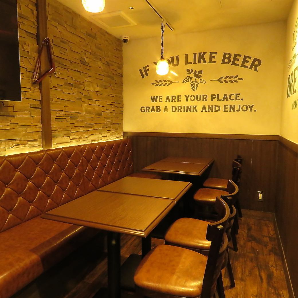 我们有可容纳12至18人的包间。建议您尽早预订!