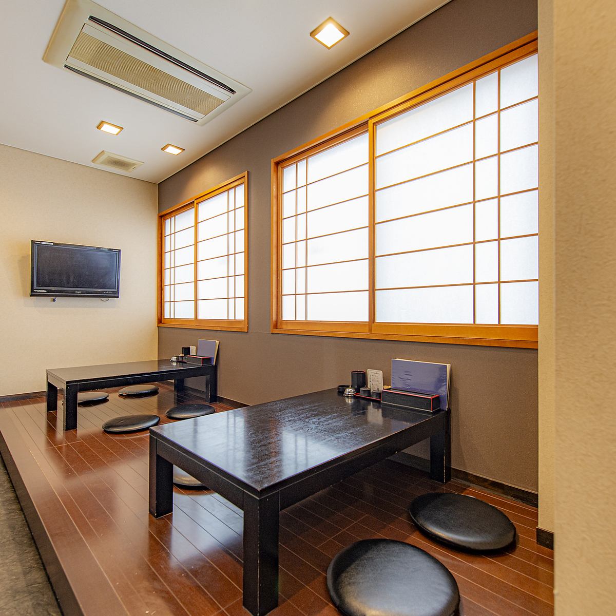 舒適的現代日式空間。為帶孩子的家庭配備了舒適的榻榻米房間◎