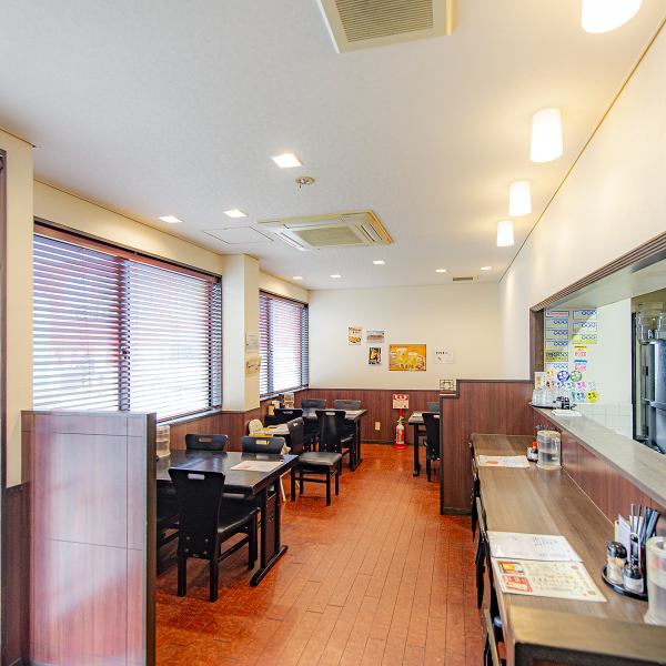 ≪Various delicacies in one store≫ About 5 minutes walk from the exit of Najima Station on the Nishitetsu Kaizuka Line.As you head towards Chihaya on Route 3, look for the eye-catching words ``Yakitori'' and ``Chuka Horaku.''There are 5 spaces in the parking lot.There are separate entrances for Chinese food on the left and yakitori on the right, and the kitchens are connected, so you can order either way.