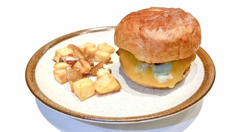 【ゴルゴンゾーラ&チェダーチーズバーガー】