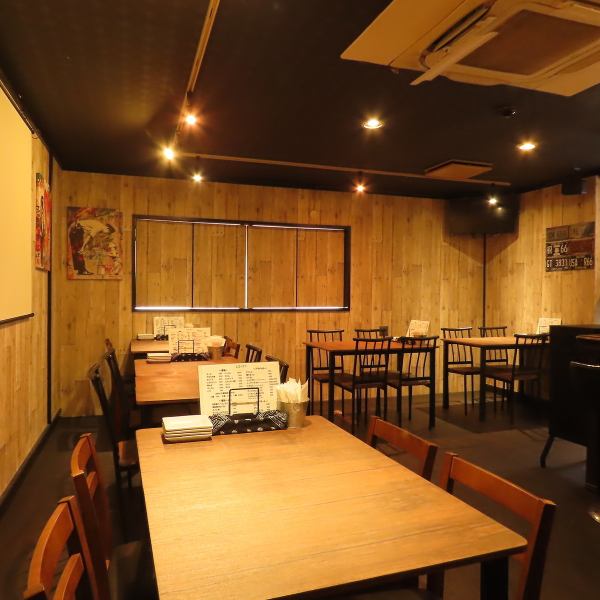 LOFTの店内は、人数に応じてレイアウト自在となっております。少人数でのお食事から、団体様でのご利用まで、幅広いシーンに対応可能です◎事前のご連絡をいただければ、スムーズにご案内させていただきます。仕事帰りの一杯、地元の友人とのお食事など、様々な用途でご利用いただけます。
