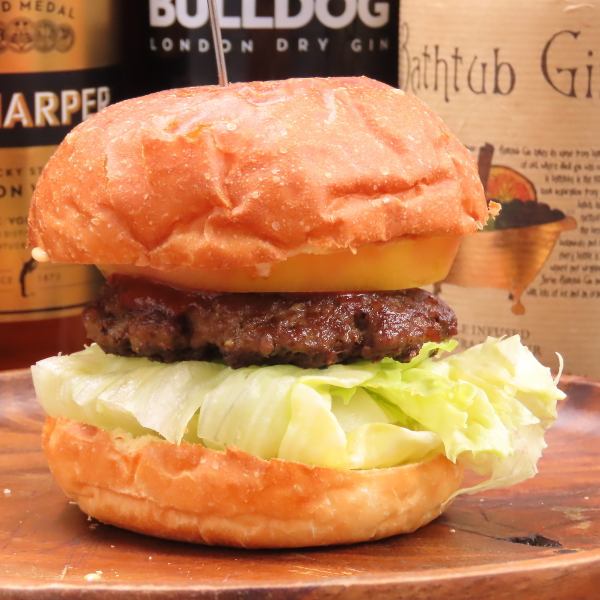 【自分好みにトッピング】牛100%パティを使用した食べ応え抜群のスマッシュ「ハンバーガー」1,190円(税込)
