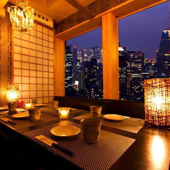 【デザイナーズ個室】和の趣き溢れる店内は大人の為の落ち着いた雰囲気となっております。2名様～ご利用可能な完全個室席は赤坂での接待や女子会、合コンなど各種宴会に最適なプライベート個室空間♪お得な宴会コースプランもご予算に合わせて3000円～ご用意。誕生日や記念日にお得なサプライズ特典もご用意しております