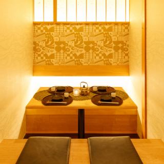 我們寬敞的私人包廂也推薦用於舉辦大型宴會。這個座位區非常適合公司聚會和飲酒聚會。