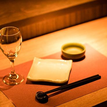 池袋の夜に、ゆったりと流れる大人の時間。