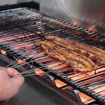 【旧居留地・大丸前駅3分】国産天然あなごを地焼きで!職人技が光るあなごめし専門店
