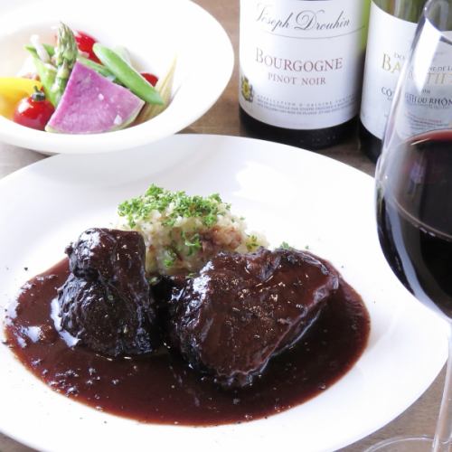 [Main dish] Stewed stewed beef cheek meat with red wine stewed with colorful vegetables 1900 yen