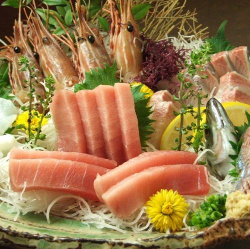 Assorted fresh fish sashimi sashimi 2000 yen (tax not included) / 4000 yen (tax excluded)