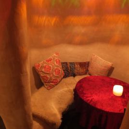 We have seats that can be used for girls-only gatherings, even if the interior is designed in the image of a cave.[Private room Machida all-you-can-drink birthday]