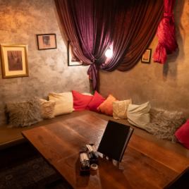 At the back of the secret, completely private room is a sofa seat with cushions.Perfect for birthdays, anniversary surprises, etc. ♪ [Private Room Machida All-You-Can-Drink Birthday]