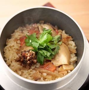 Chicken Kamameshi (rice cooked in a pot) ~Served with soy sauce made from organic yam~