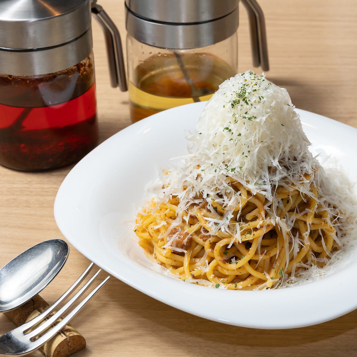 お昼は絶品本格ボロネーゼ専門店！夜は気軽でオシャレな酒場です♪