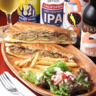 [Our store's signboard menu] "Cuban sandwich" (1100 yen) that goes well with beer