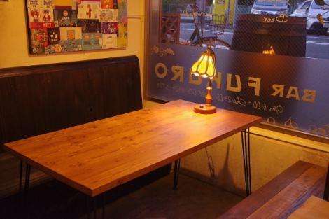 The inside of the store has a warm and cozy atmosphere.We have one table seat for 4 or 6 people, so it is a perfect place for girls-only gatherings and drinking parties with friends.In addition, we accept reservations from 13 people to a maximum of 25 people, so please feel free to contact us at any time ♪