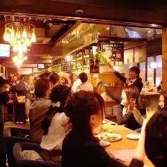 1～4名等の少人数でのプライベートシーンから10人以上の小規模宴会や女子会、60人以上の貸し切り宴会など、当店は様々なシーンでご利用頂けます。おしゃれな店内で賑やかなひと時をお過ごしください。
