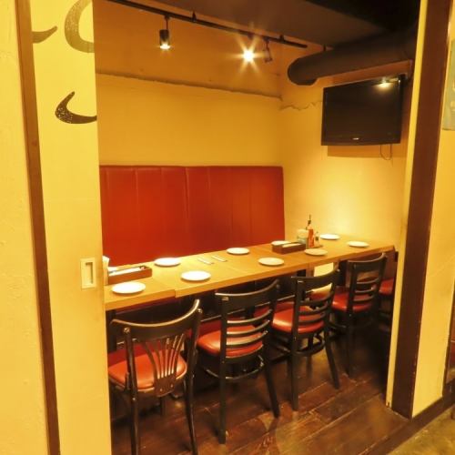 4~14名までご利用頂ける扉付きの完全個室です。小規模宴会、特に歓送迎会などにおすすめです◎