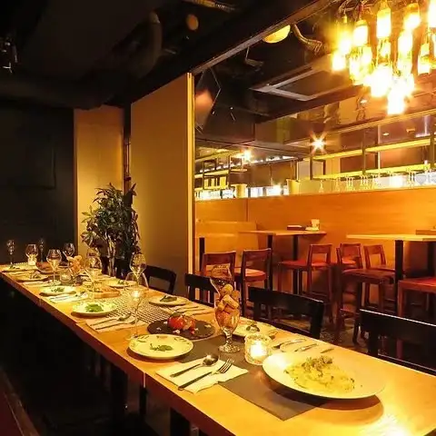 Small-scale banquets are also possible.