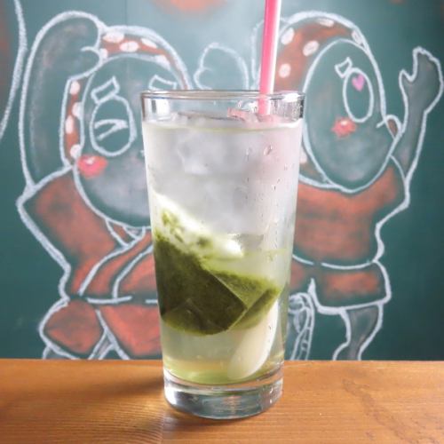 新鮮な茶葉を使用した、こだわりの【極旨お茶ハイ】