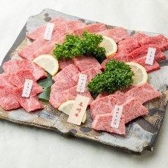 Assortment of 5 types of Ozaki beef (100g per serving) The photo shows 2 servings.