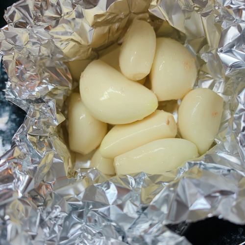 Grilled garlic in foil