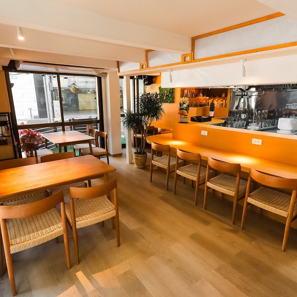 当店は落ち着きのある雰囲気が魅力で、家族利用にぴったりの温かみのある空間です。ゆったりとした時間を過ごしながら、心温まる料理をお楽しみいただけます。大切な家族との特別なひと時を演出し、笑顔あふれる思い出を作ることができるでしょう。ぜひご家族揃ってお越しください。心よりお待ちしております。